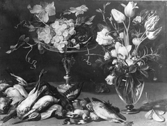 Stillleben mit Trauben, Blumen und toten Vögeln by Frans Snyders