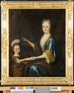 Petronella van Oosterwijk (1674-1710), echtgenote van Johannes van der Mersch, met een kind by Anonymous