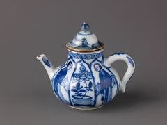 Small wine pot or teapot with a lid by Anonymous