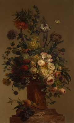 Bloemen in een vaas op marmeren sokkel by Willem van Leen