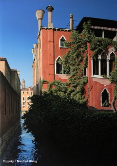 Venice - Red Palace  by Manfred Hoenig